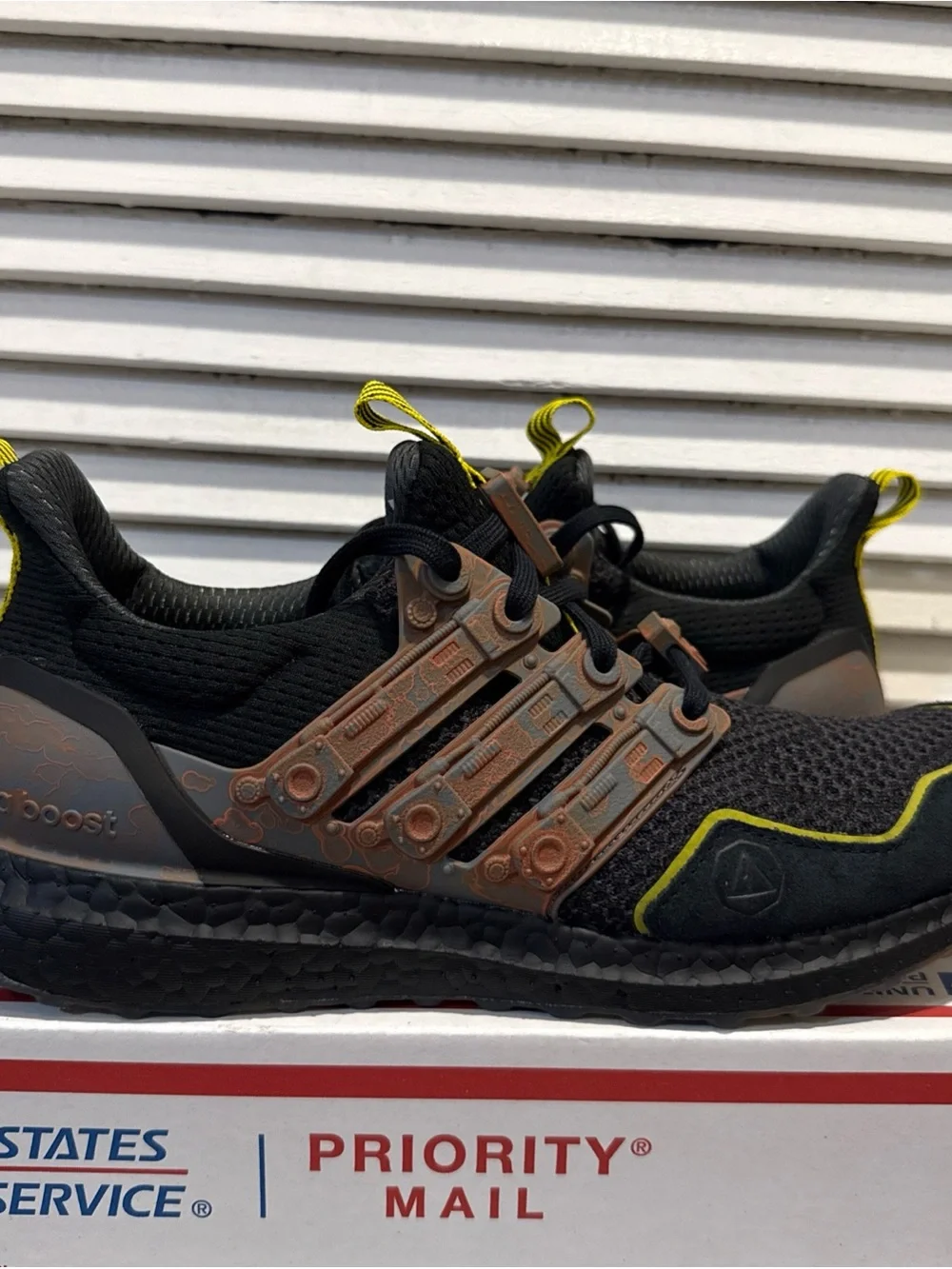 New Adidas x Fortnite UltraBoost 1.0 Battle Bus Shoes Men’s Size 10.5 JQ0718
